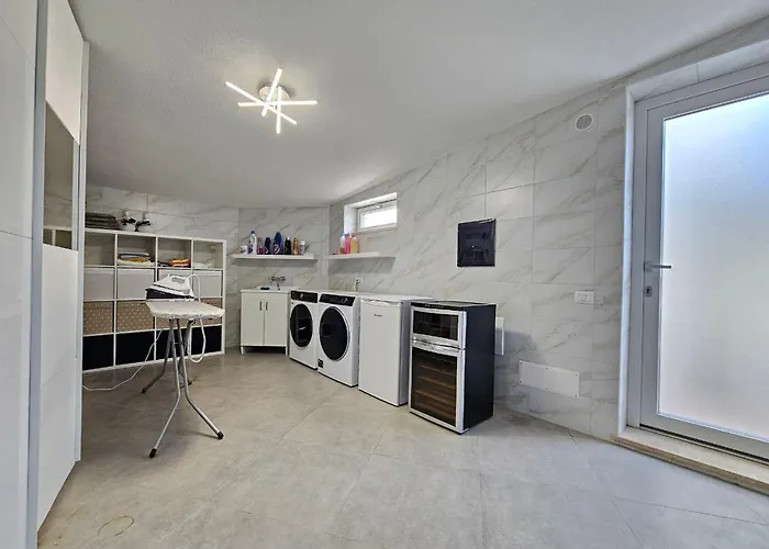 Alba Villa Torre delle Stelle